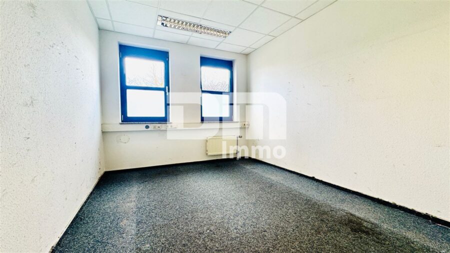 Vielseitiger Gewerbekomplex Halle + Büro / Freifläche - Top Infrastruktur direkt am A44 / A49 Kreuz - OG Büroraum